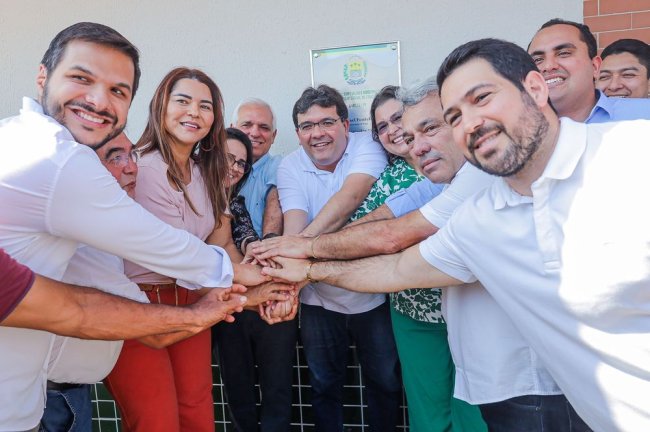 O governador inaugurou a reforma da Gerência de Educação em Barras e recuperação das PIs 110 e 212, no Território dos Cocais, norte do Piauí.